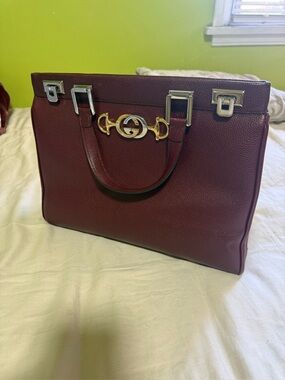 Gucci Burgundy Grainy Leather Zumi Small Tote Bag